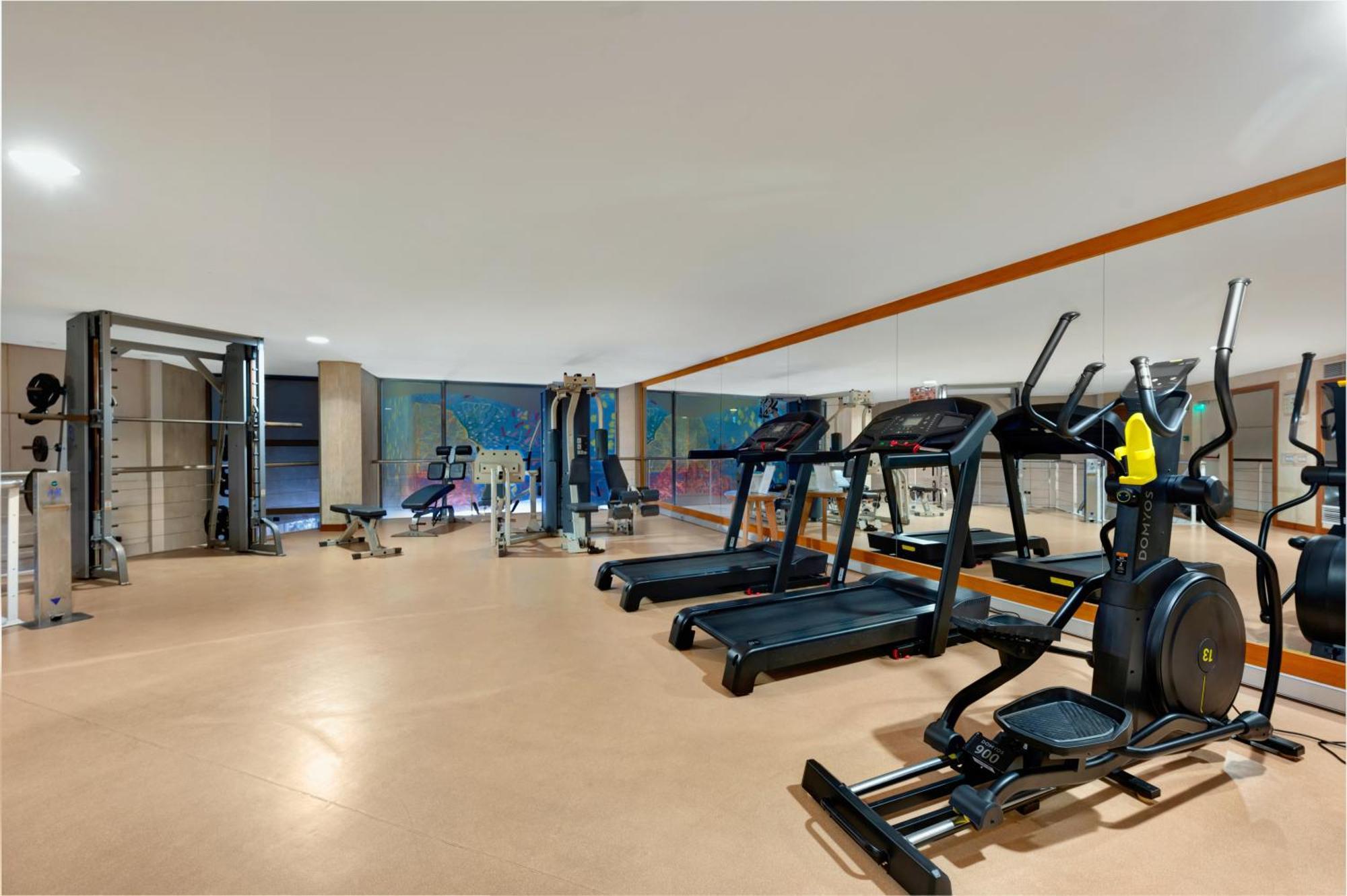 Sesimbra Hotel&Spa Exterior foto The gym at the hotel