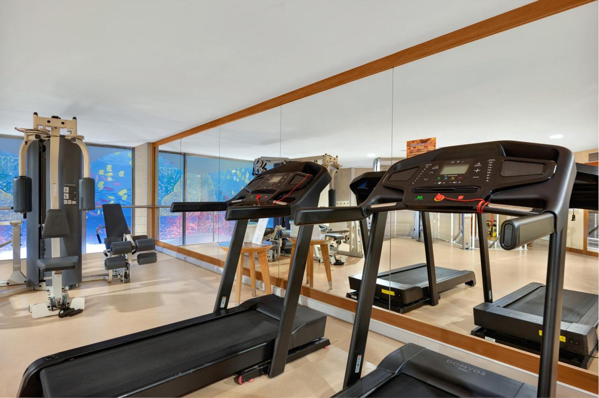 Sesimbra Hotel&Spa Exterior foto The gym at the hotel