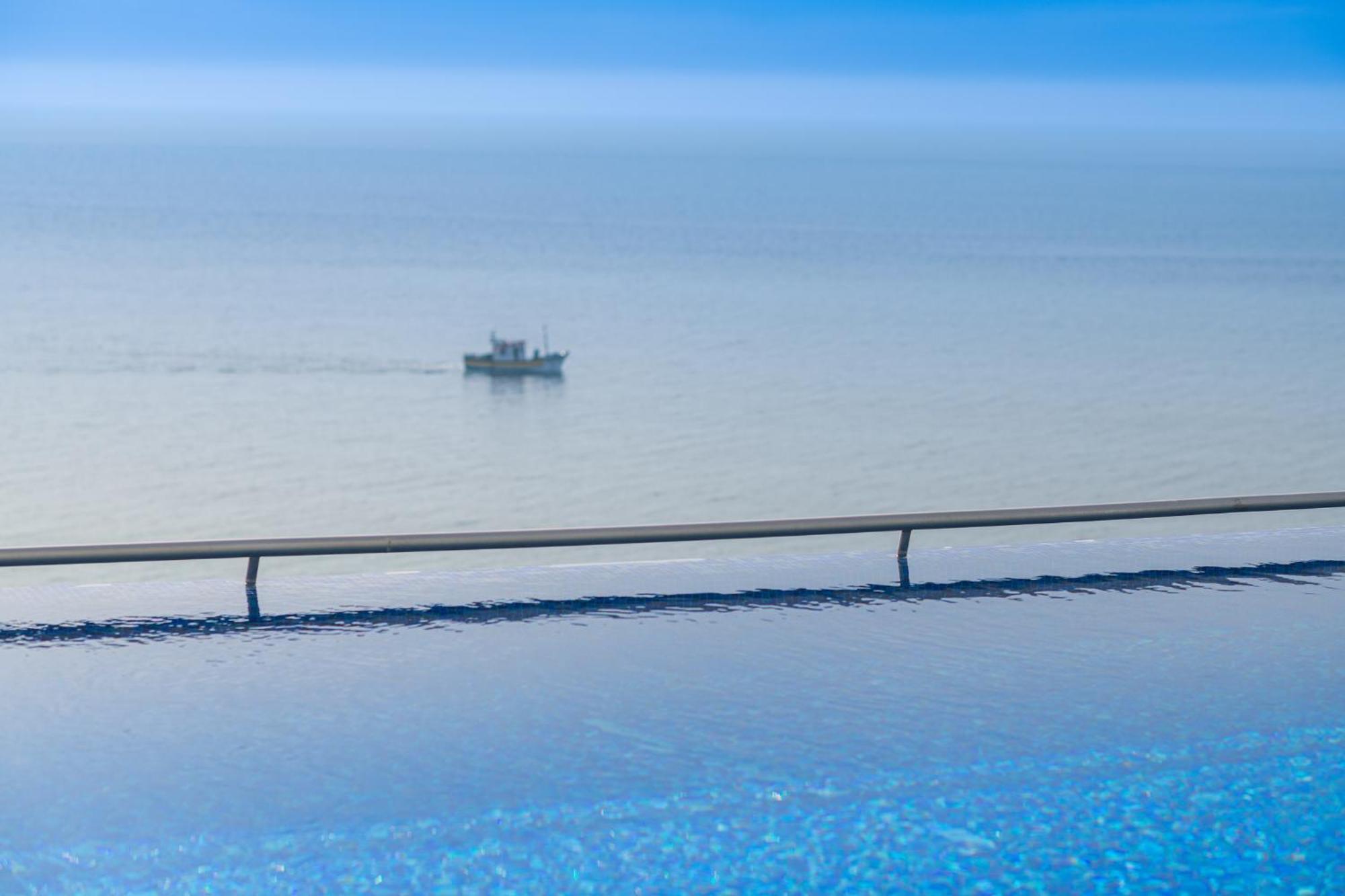 Sesimbra Hotel&Spa Exterior foto View of the sea from the hotel