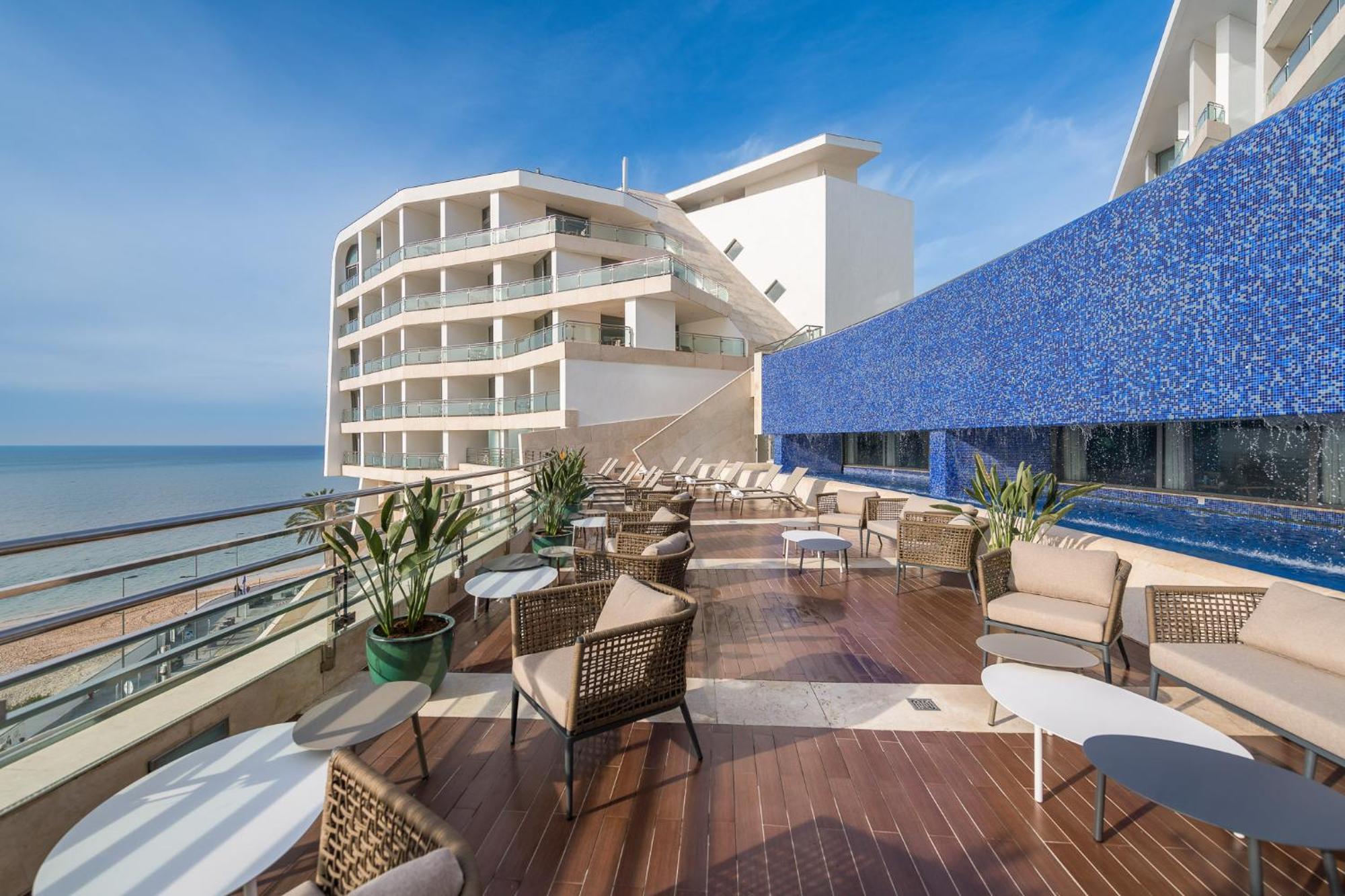 Sesimbra Hotel&Spa Exterior foto The rooftop pool at the hotel