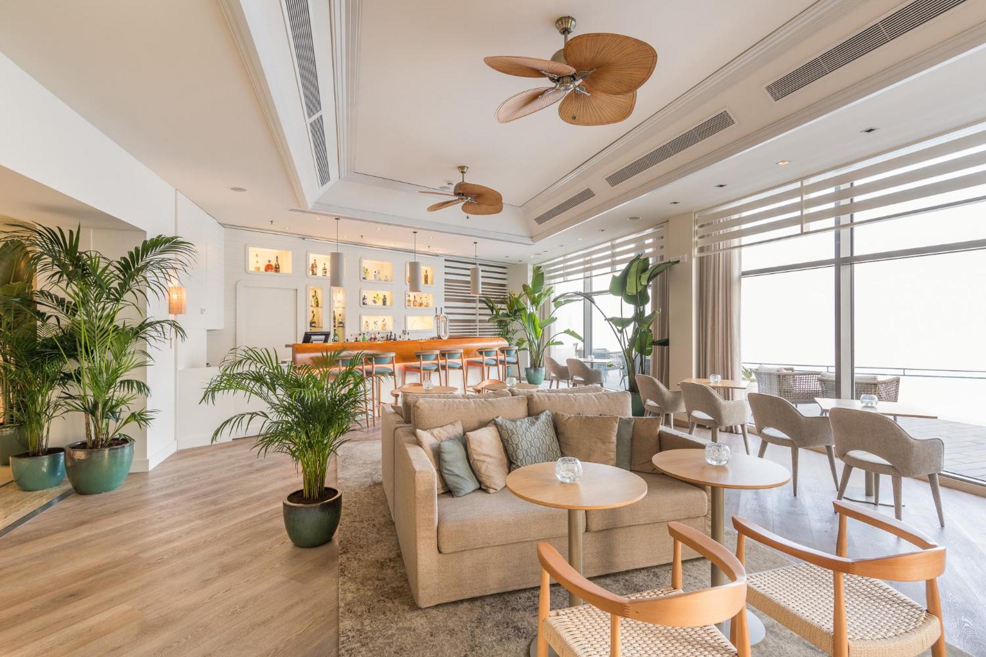 Sesimbra Hotel&Spa Exterior foto The lounge at the airport