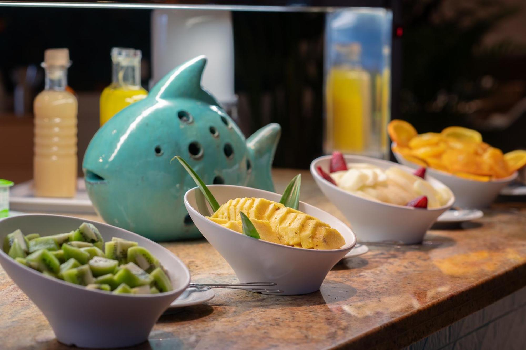 Sesimbra Hotel&Spa Exterior foto Fruit at a buffet