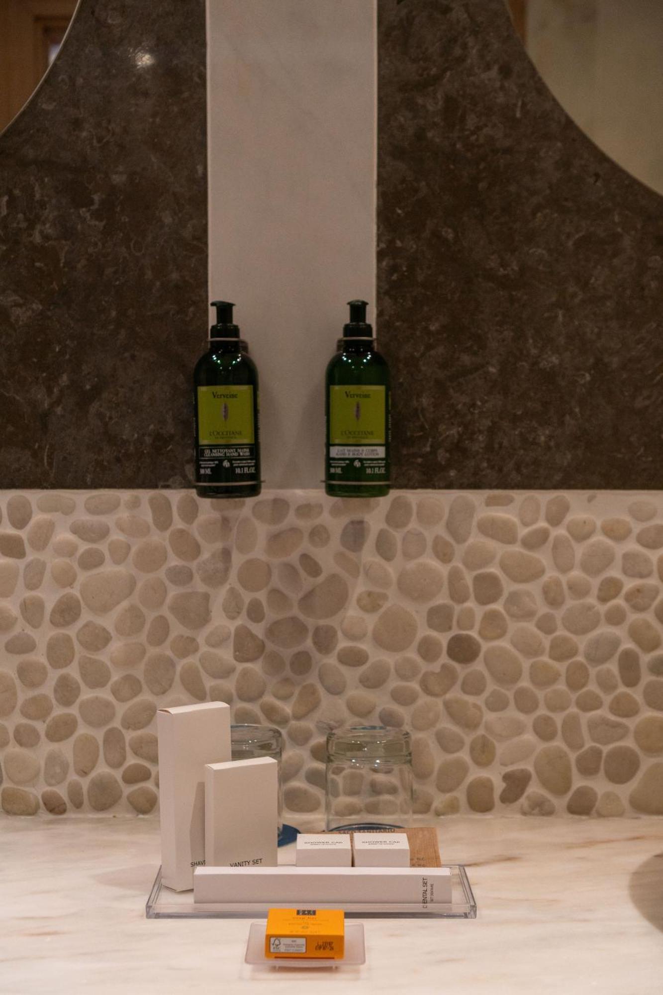 Sesimbra Hotel&Spa Exterior foto Shampoo and shower gel