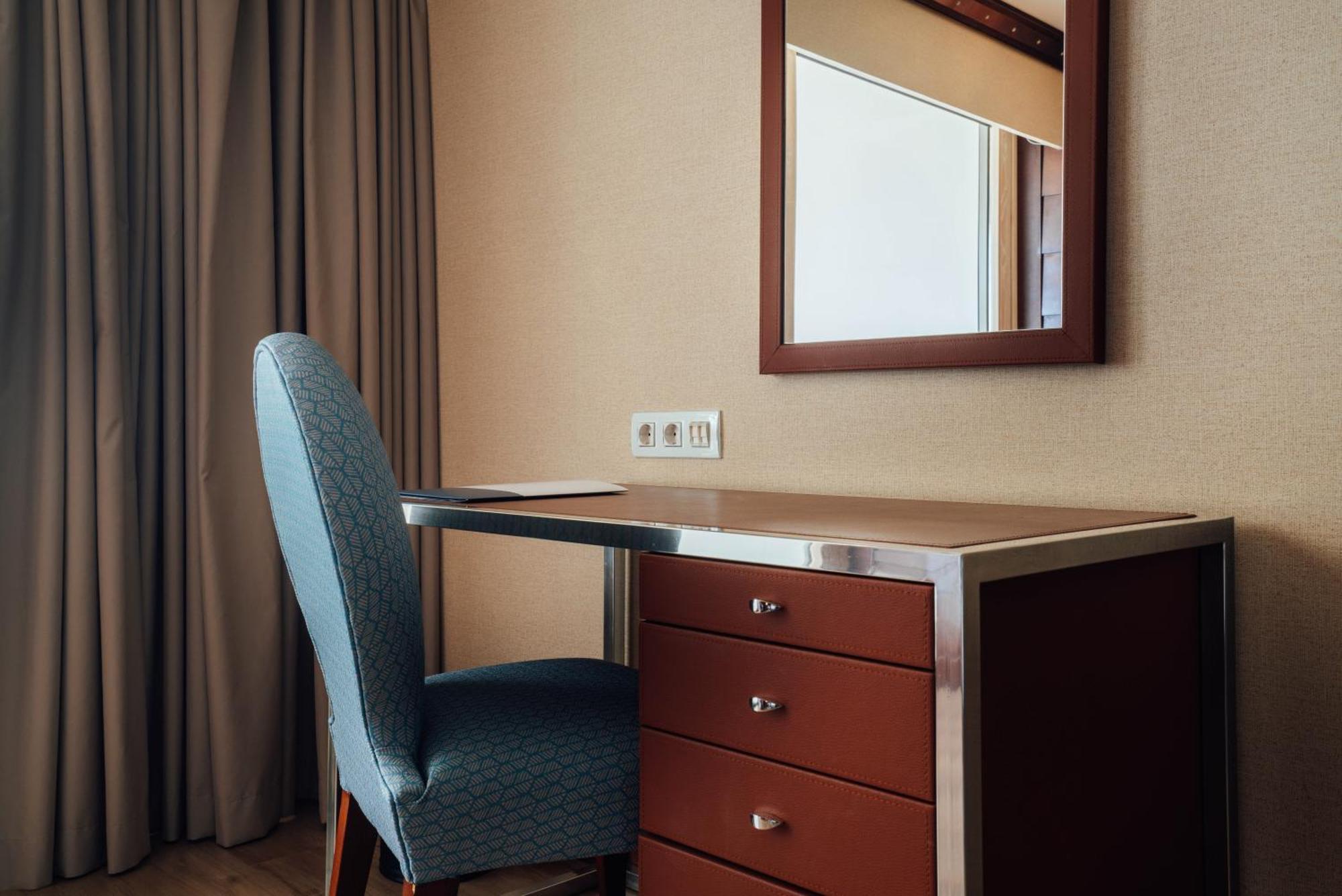 Sesimbra Hotel&Spa Exterior foto A dressing table